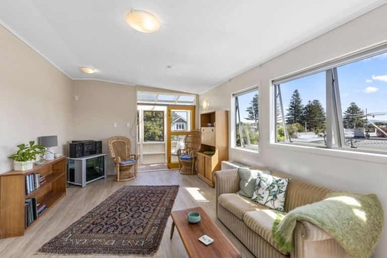 Photo of property in 14 Matipo Street, Eastbourne, Lower Hutt, 5013