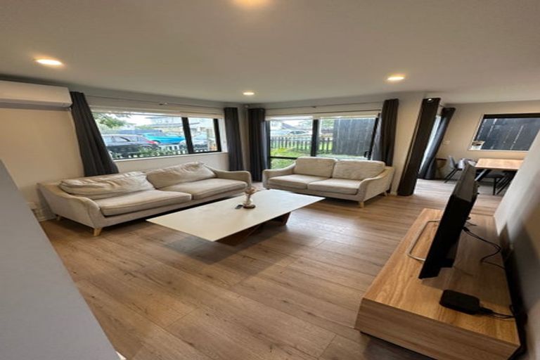 Photo of property in 10a Kelkirk Street, Kelston, Auckland, 0602