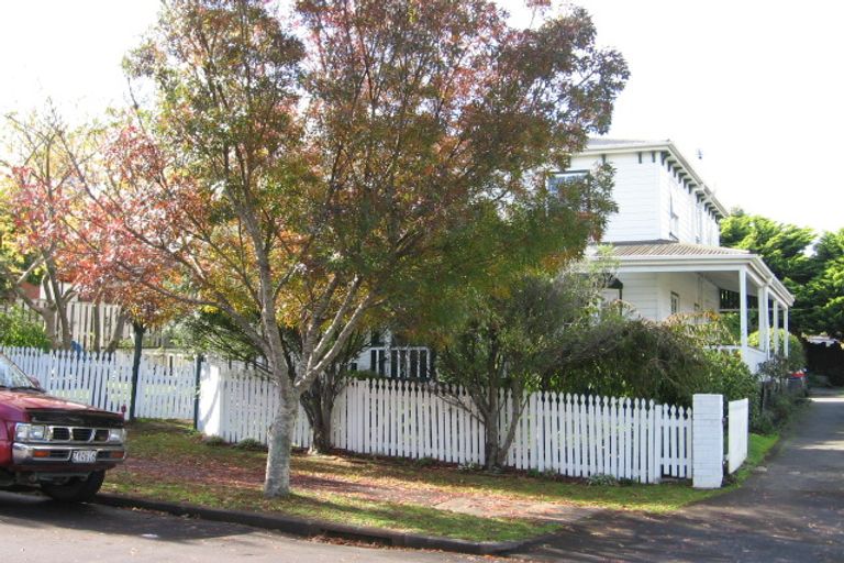 Photo of property in 12 Parramatta Place, Botany Downs, Auckland, 2010