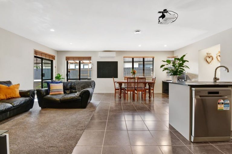 Photo of property in 17 The Rise, Gulf Harbour, Whangaparaoa, 0930