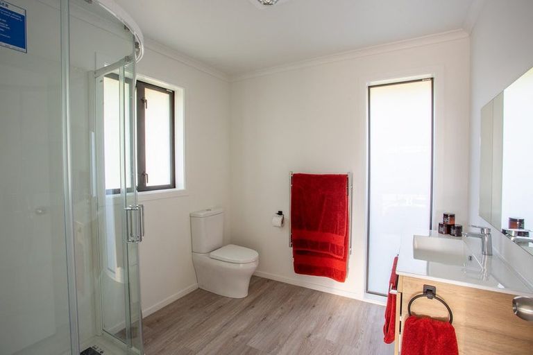 Photo of property in 5 Van Baarle Close, Carterton, 5713