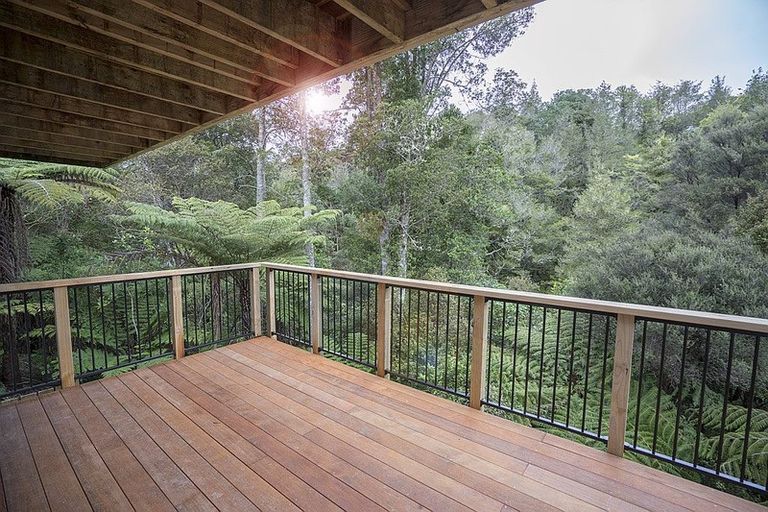 Photo of property in 33 Homewood Place, Chatswood, Auckland, 0626