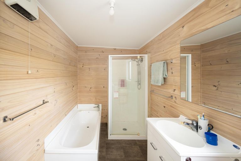 Photo of property in 2 East Road, Otematata, 9412