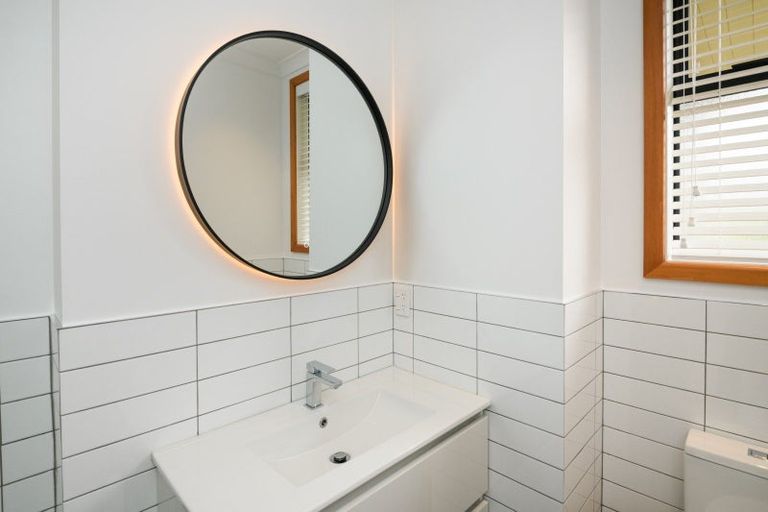 Photo of property in 9 Awatea Terrace, Hokowhitu, Palmerston North, 4410