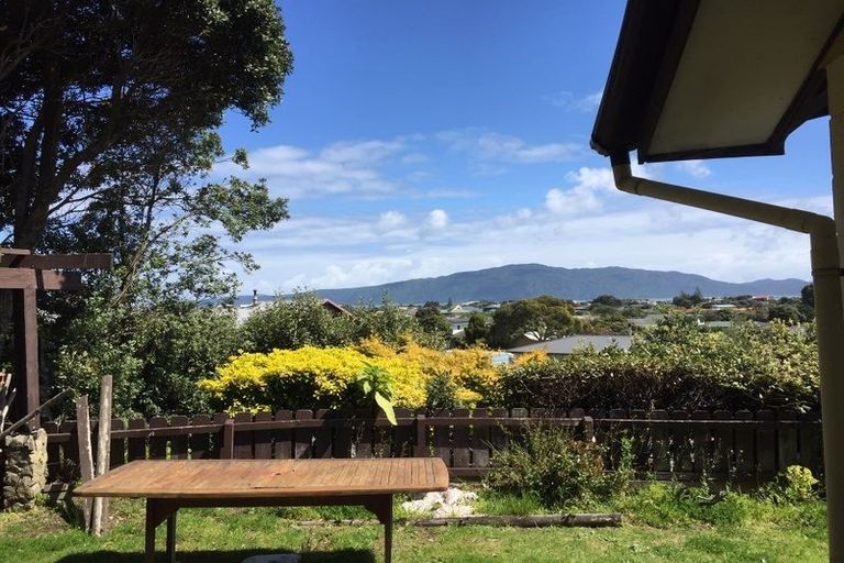 Photo of property in 19 Napier Grove, Waikanae Beach, Waikanae, 5036