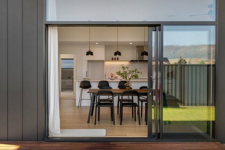 Photo of property in 7 Travertine Street, Cromwell, 9310