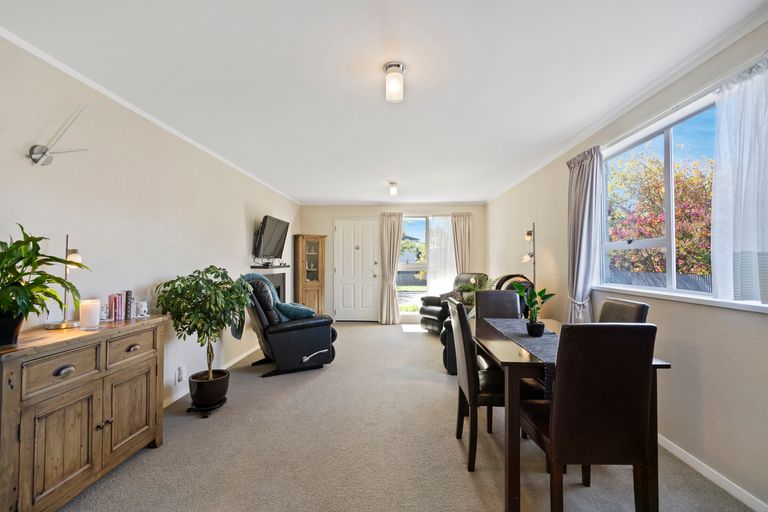 Photo of property in 2/24 Oxley Avenue, St Albans, Christchurch, 8014