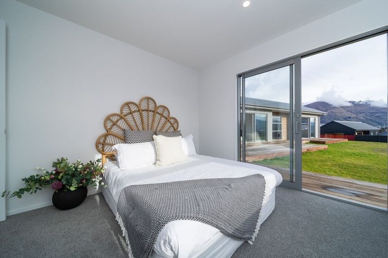 Photo of property in 8 The Heights Avenue, Wanaka, 9305