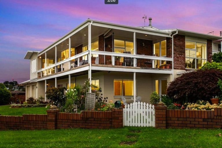Photo of property in 2 Parkside Road, West Harbour, Auckland, 0618