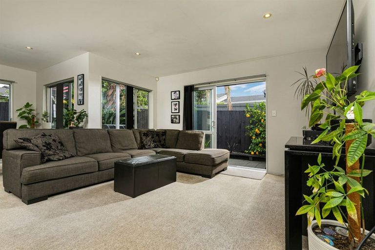 Photo of property in 48 Makora Road, Massey, Auckland, 0614