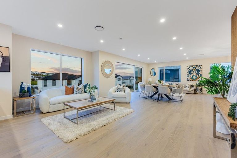 Photo of property in 29 Kaupeka Road, Orewa, 0931