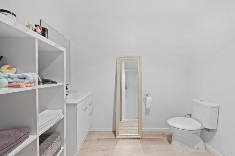 Photo of property in 27 Tuuhura Road, Pukekohe, 2120