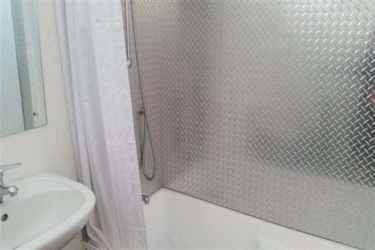 Photo of property in 1/72 Kitchener Road, Milford, Auckland, 0620