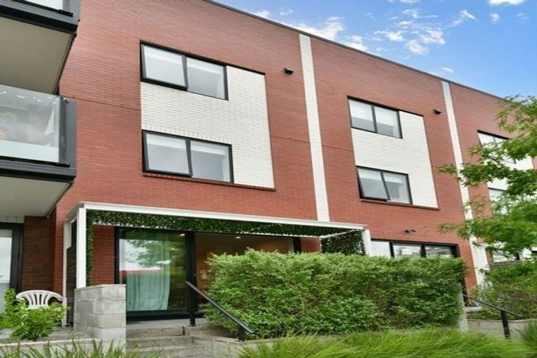 Photo of property in 7/89 Hobsonville Point Road, Hobsonville, Auckland, 0616