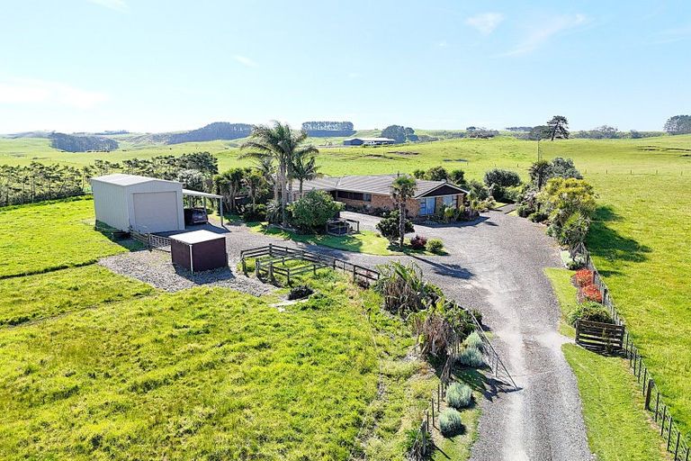 Photo of property in 242 Baylys Coast Road, Dargaville, 0377