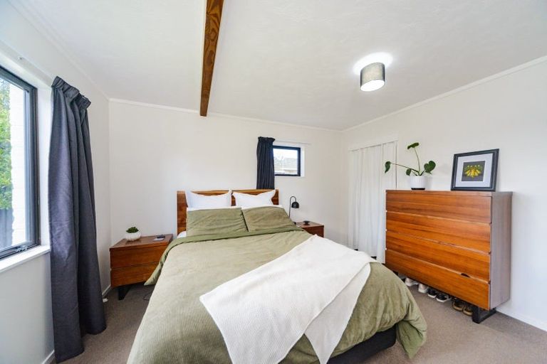 Photo of property in 32 Suzanne Grove, Kelvin Grove, Palmerston North, 4414