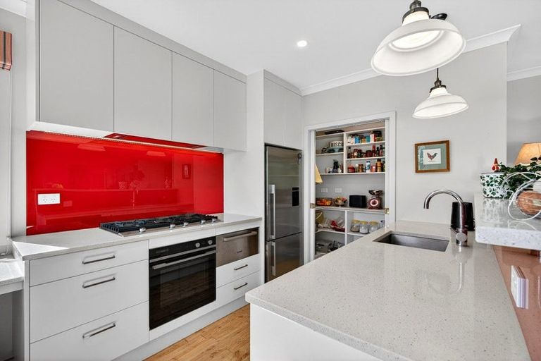 Photo of property in 10 Fairway Drive, Martinborough, 5711