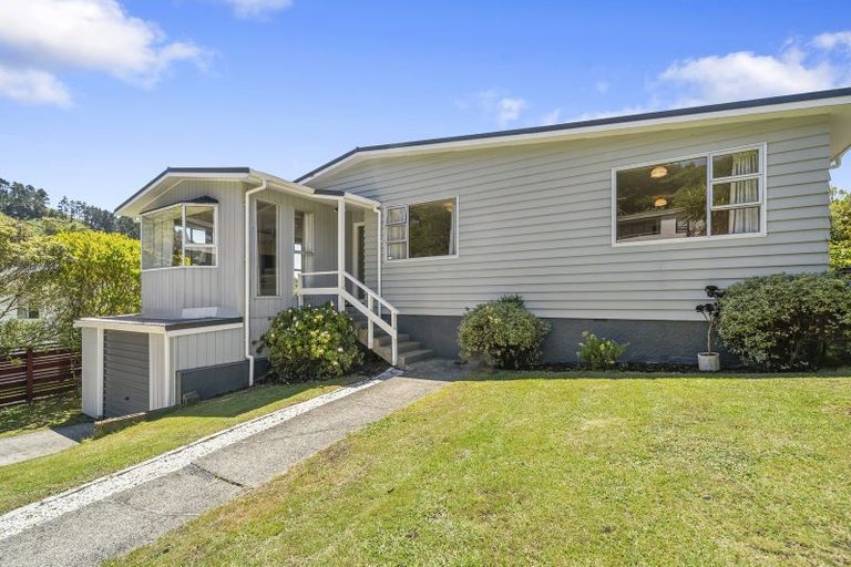 Photo of property in 15 Westhaven Drive, Tawa, Wellington, 5028