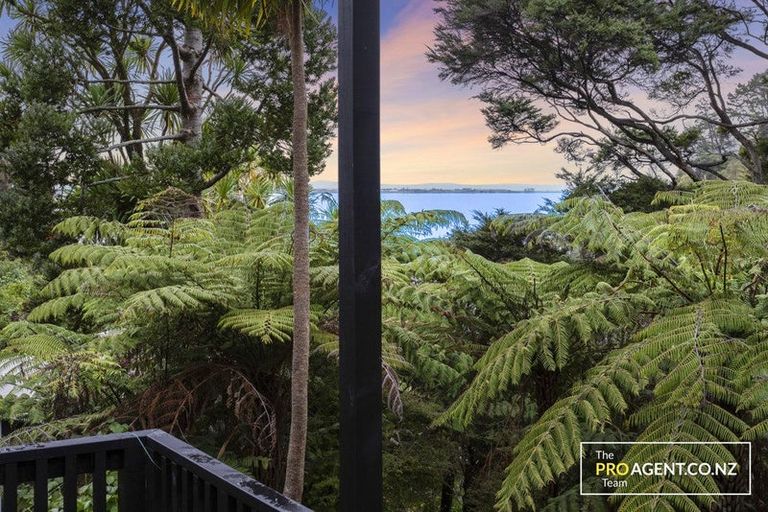 Photo of property in 74 Warner Park Avenue, Laingholm, Auckland, 0604