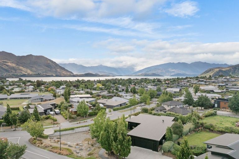 Photo of property in 1 Kirimoko Crescent, Wanaka, 9305