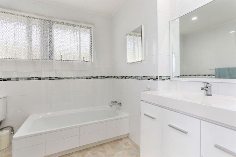 Photo of property in 138 Weatherly Road, Torbay, Auckland, 0630