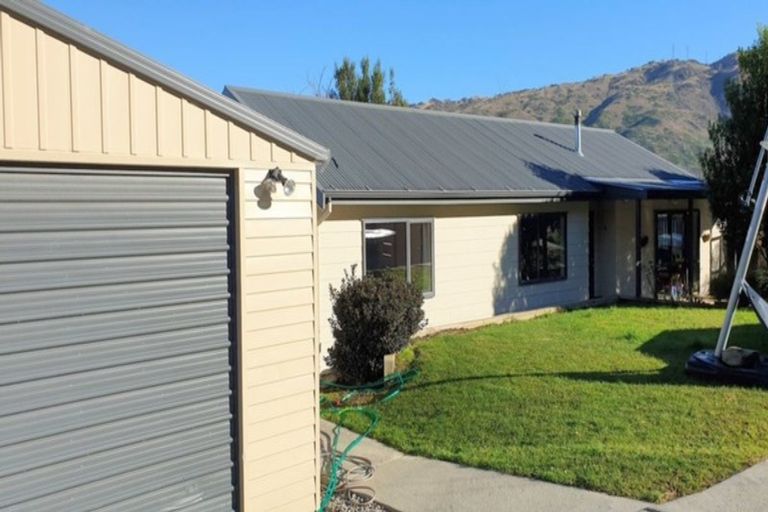 Photo of property in 35 Shields Street, Clyde, 9330