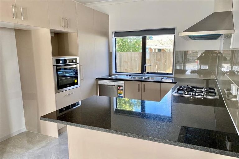 Photo of property in 9 Nagra Lane, Papakura, 2110