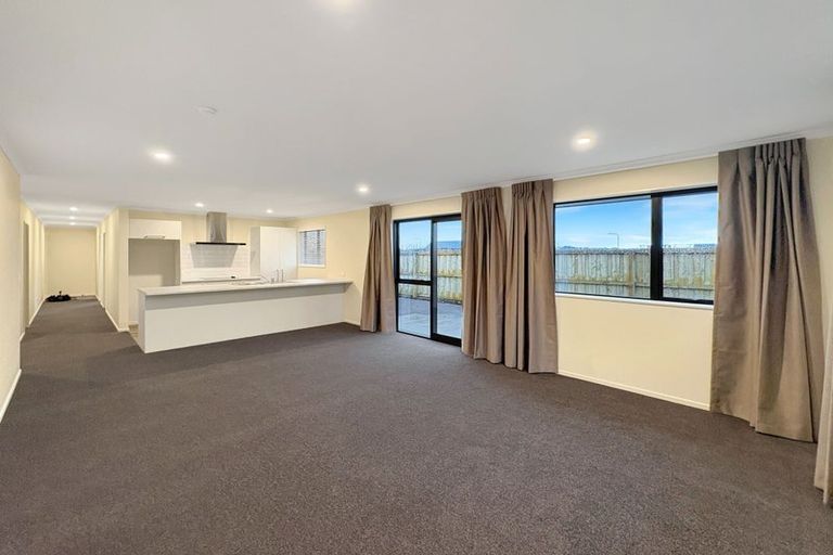 Photo of property in 35 Whiteoak Drive, 7604