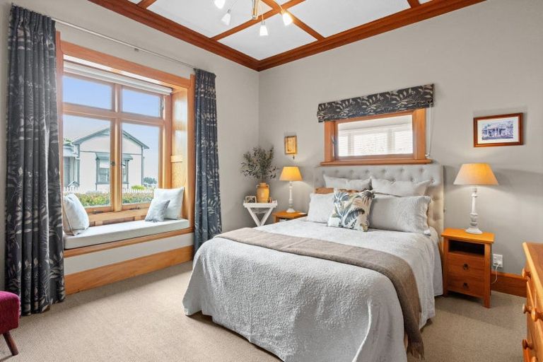 Photo of property in 12 Havelock Road, Hospital Hill, Napier, 4110