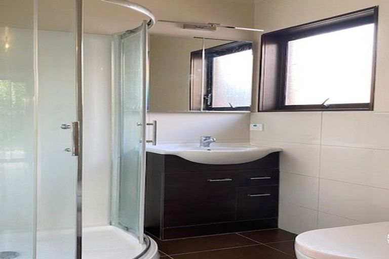 Photo of property in 2b Braemar Road, Castor Bay, Auckland, 0620