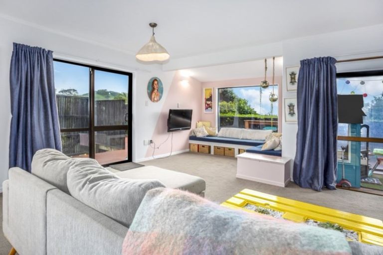 Photo of property in 10 Puketai Place, Pukerua Bay, 5026