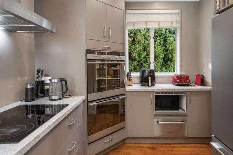 Photo of property in 37 Burrows Street, Tauranga South, Tauranga, 3112