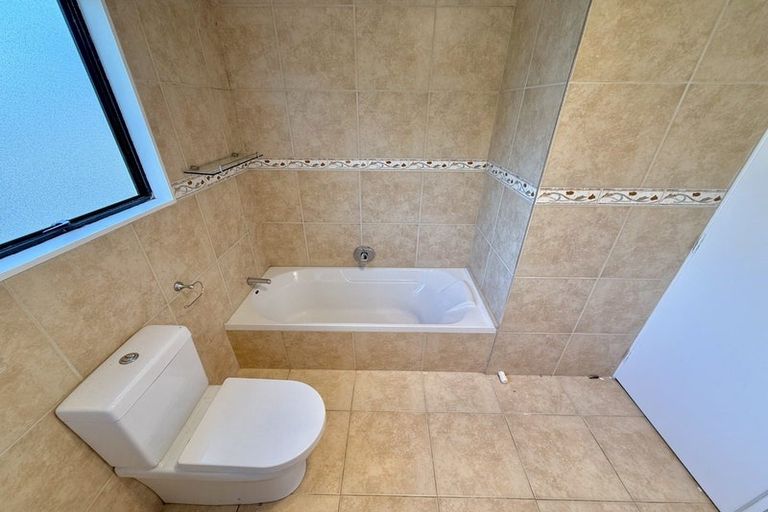 Photo of property in 2/2 Esperanto Road, Papatoetoe, Auckland, 2025