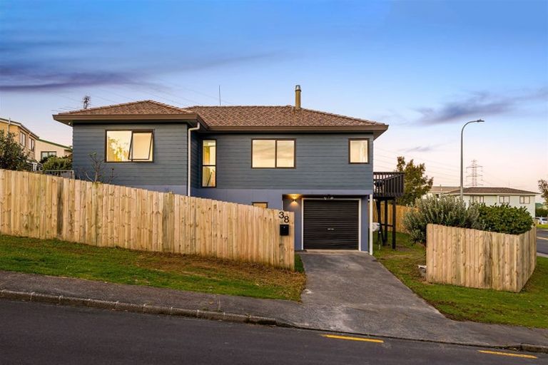 Photo of property in 38 Garton Drive, Massey, Auckland, 0614