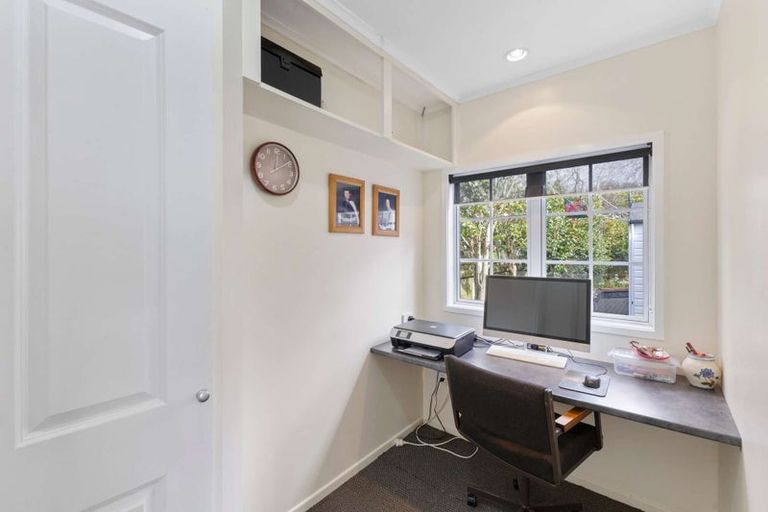 Photo of property in 424 Mangorei Road, Highlands Park, New Plymouth, 4312