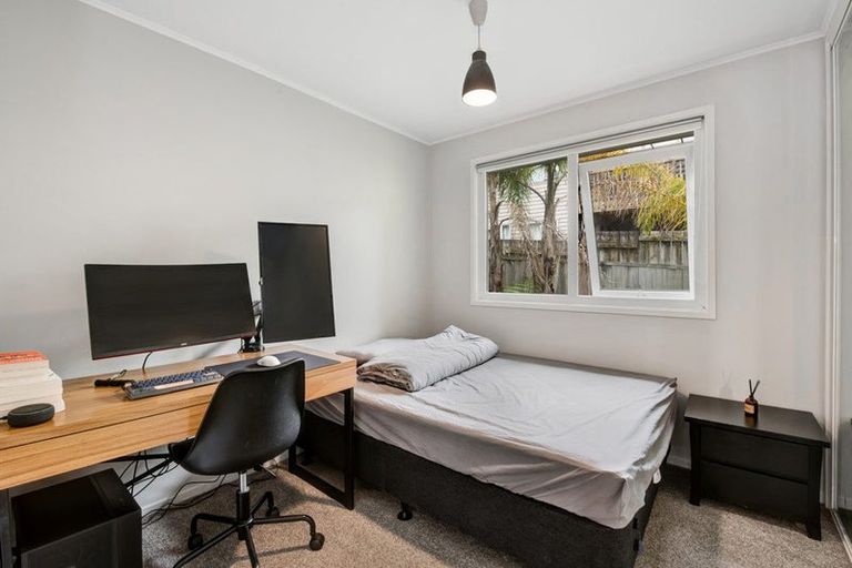 Photo of property in 14 Theban Place, Totara Vale, Auckland, 0629