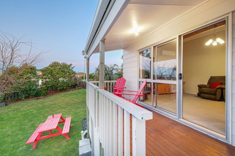 Photo of property in 11 Fairway Avenue, Red Beach, 0932