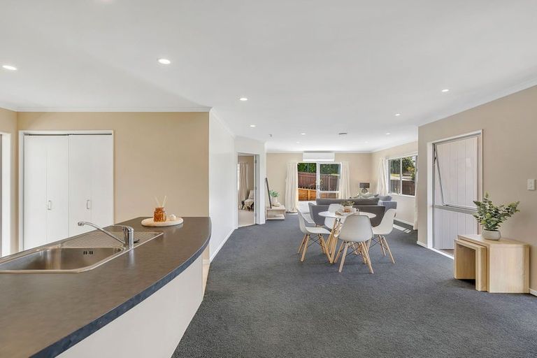 Photo of property in 2 Catlins Glen, Aotea, Porirua, 5024