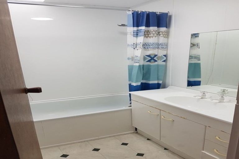 Photo of property in 2/31 Mana Avenue, Titahi Bay, Porirua, 5022