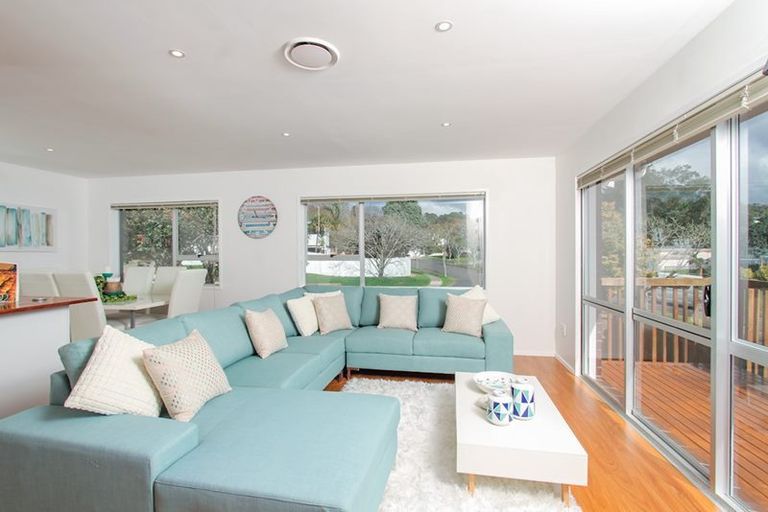 Photo of property in 1/5 Cezanne Place, New Lynn, Auckland, 0600