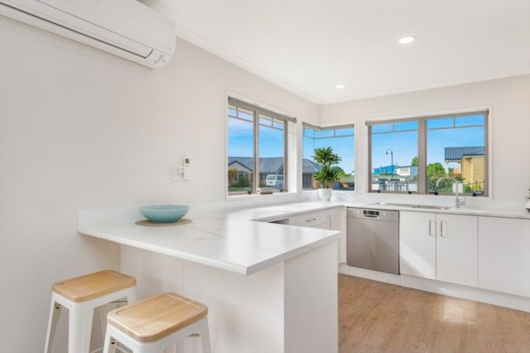 Photo of property in 18 Mews Place, Forest Lake, Hamilton, 3200