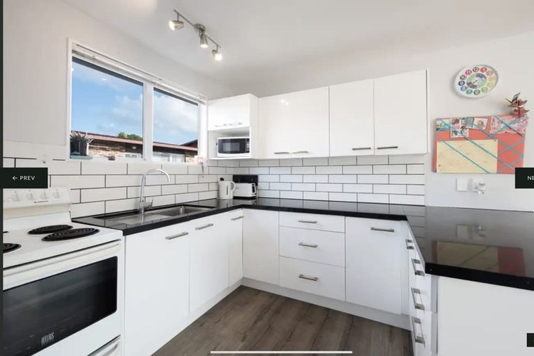 Photo of property in 4/72 Portage Road, New Lynn, Auckland, 0600