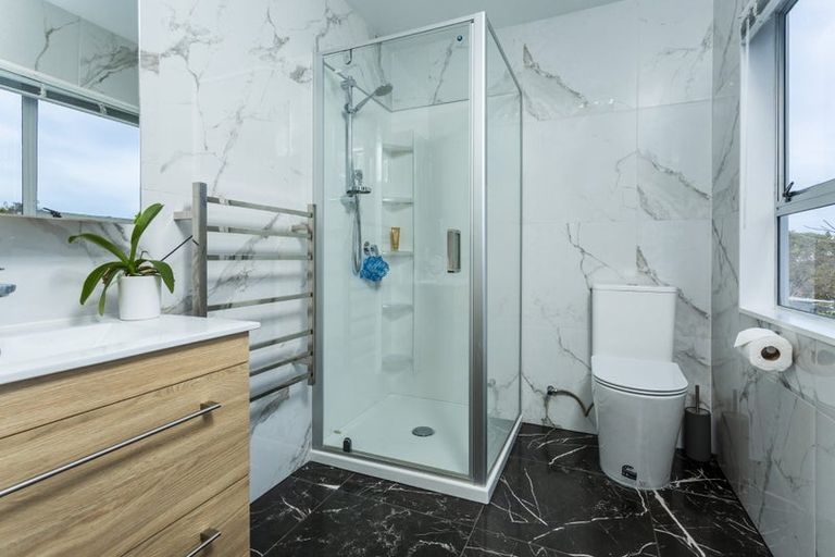 Photo of property in 1/10 Corric Hill, Torbay, Auckland, 0630