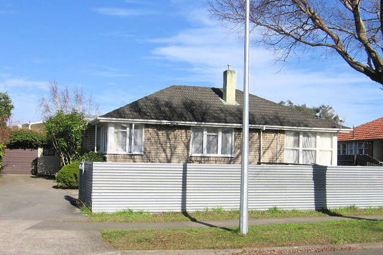 Photo of property in 47 Crewe Crescent, Hokowhitu, Palmerston North, 4410