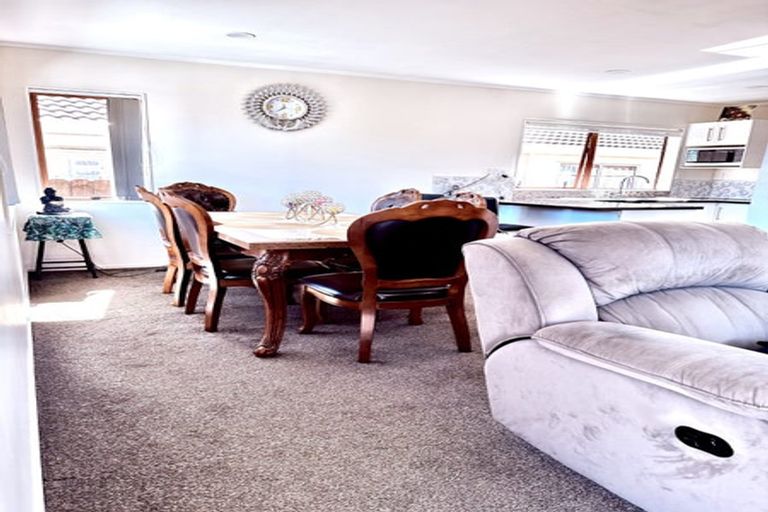 Photo of property in 4/30 Matthews Road, Clover Park, Auckland, 2019