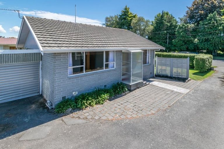 Photo of property in 96a Crofton Road, Harewood, Christchurch, 8051