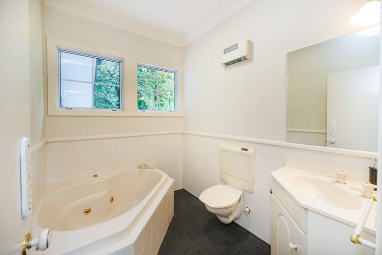 Photo of property in 1 Ranara Court, West End, Palmerston North, 4410