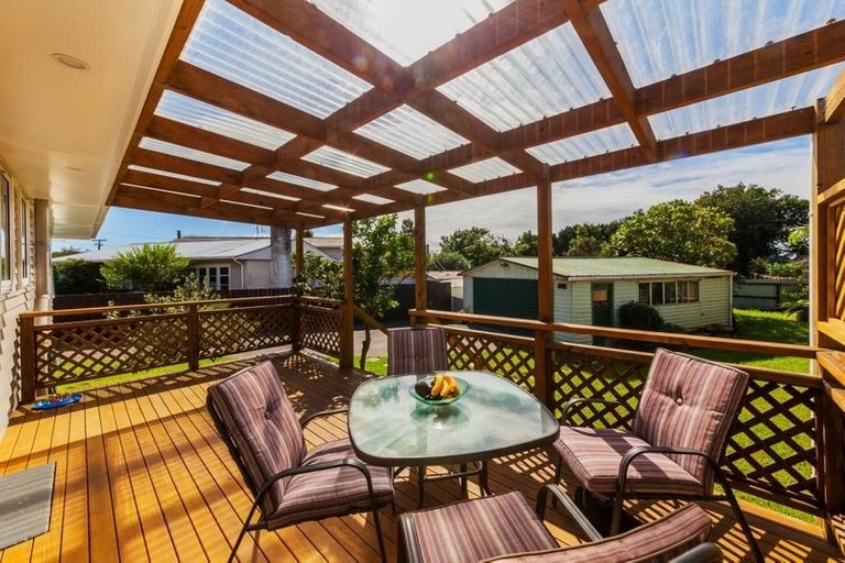 Photo of property in 19 Koru Street, Mangere Bridge, Auckland, 2022
