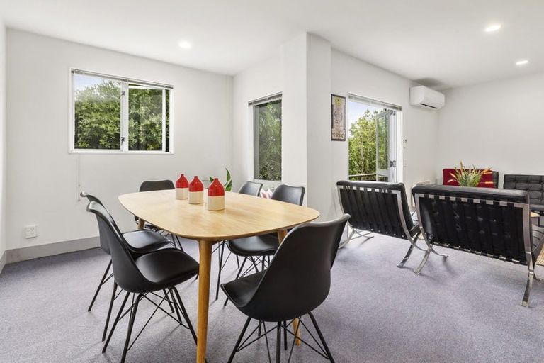 Photo of property in 2/112 Mairangi Road, Wilton, Wellington, 6012