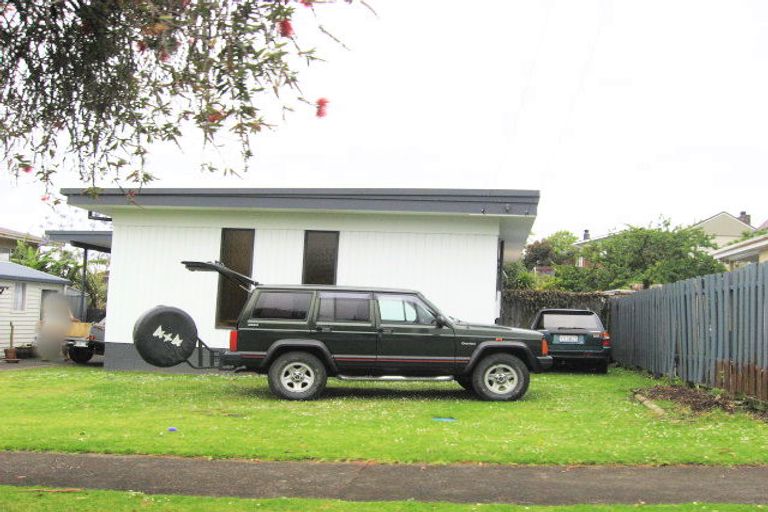 Photo of property in 28 Ridgemount Rise, Mangere Bridge, Auckland, 2022